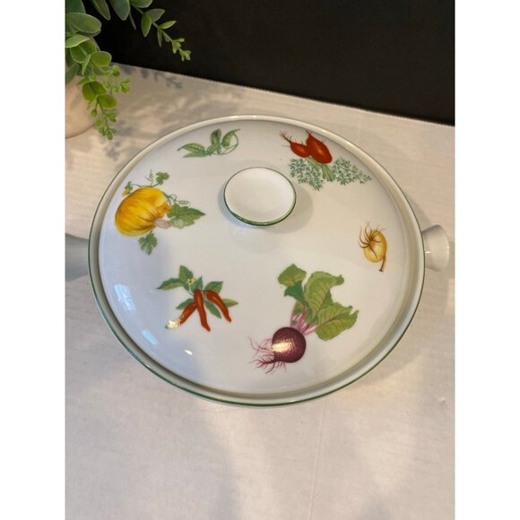 Vintage Ceramic 7” Round "Vegetable Garden" Pattern Casserole Dish with Lid - Picture 5 of 11
